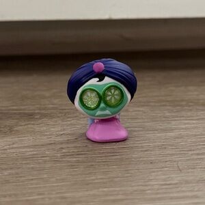 Disney Doorables Yzma Let’s Party Series Ultra Rare Figure